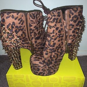 Leopard spike boots
